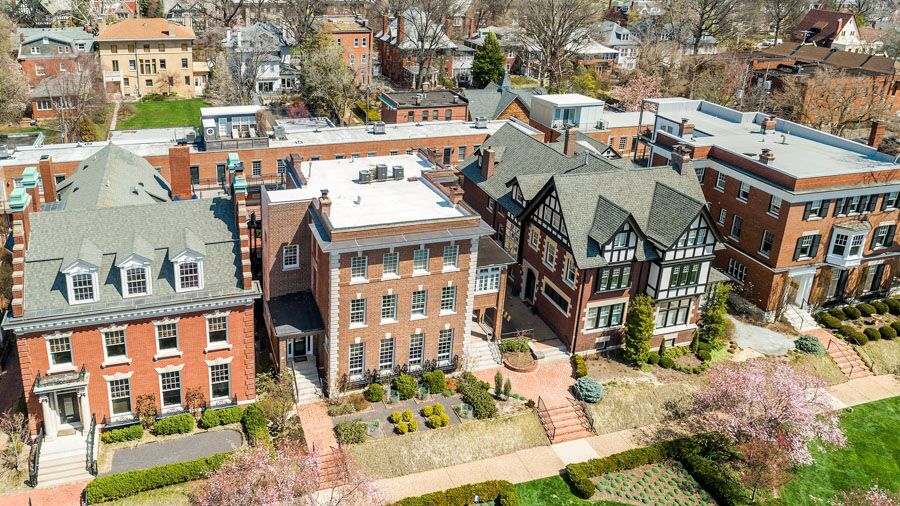 Updated Central West End Condo 43 Maryland Plaza 3C